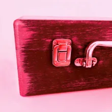 جعبه هدیه چوبی مدل چمدان بهاری کد WS644