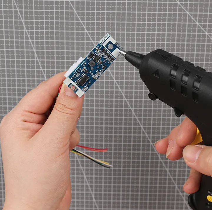 دستگاه چسب حرارتی دلی مدل DL402020