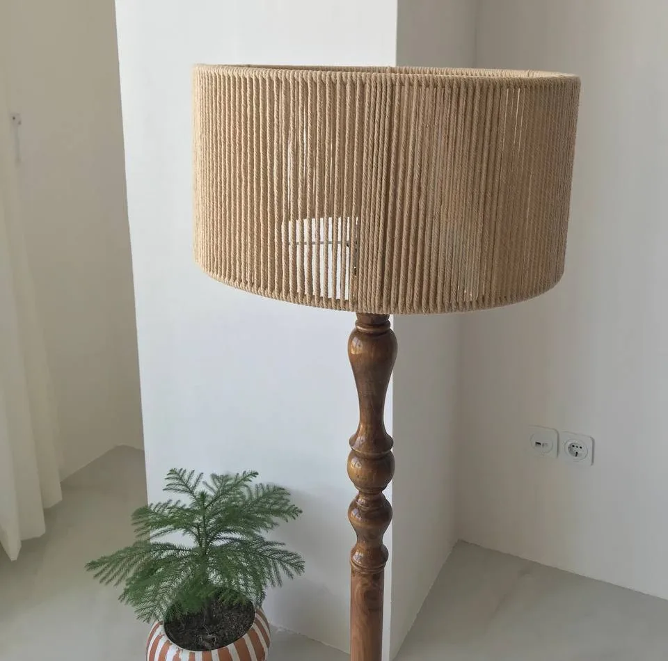 آباژور مدل ایستاده چوبی خراطی مکرومه کد FO-M
