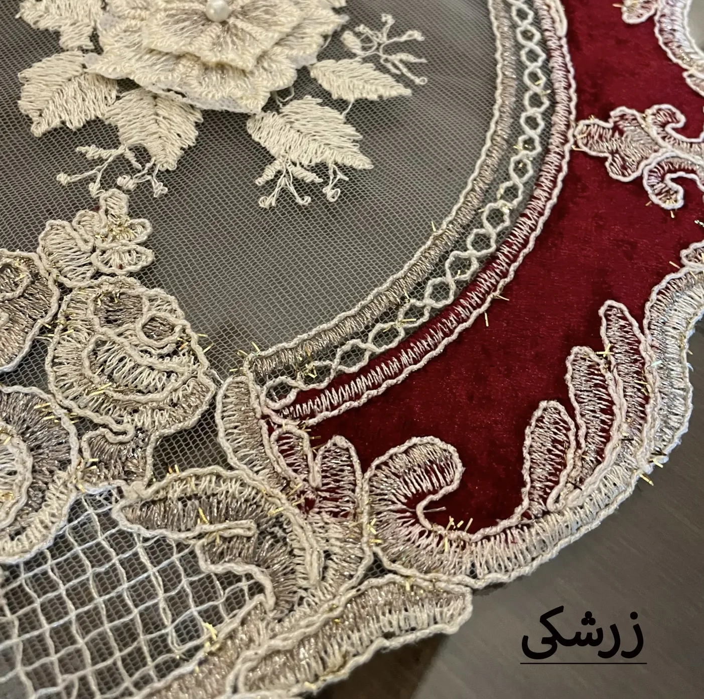 رومیزی و رانر 3 تکه طرح گل برجسته