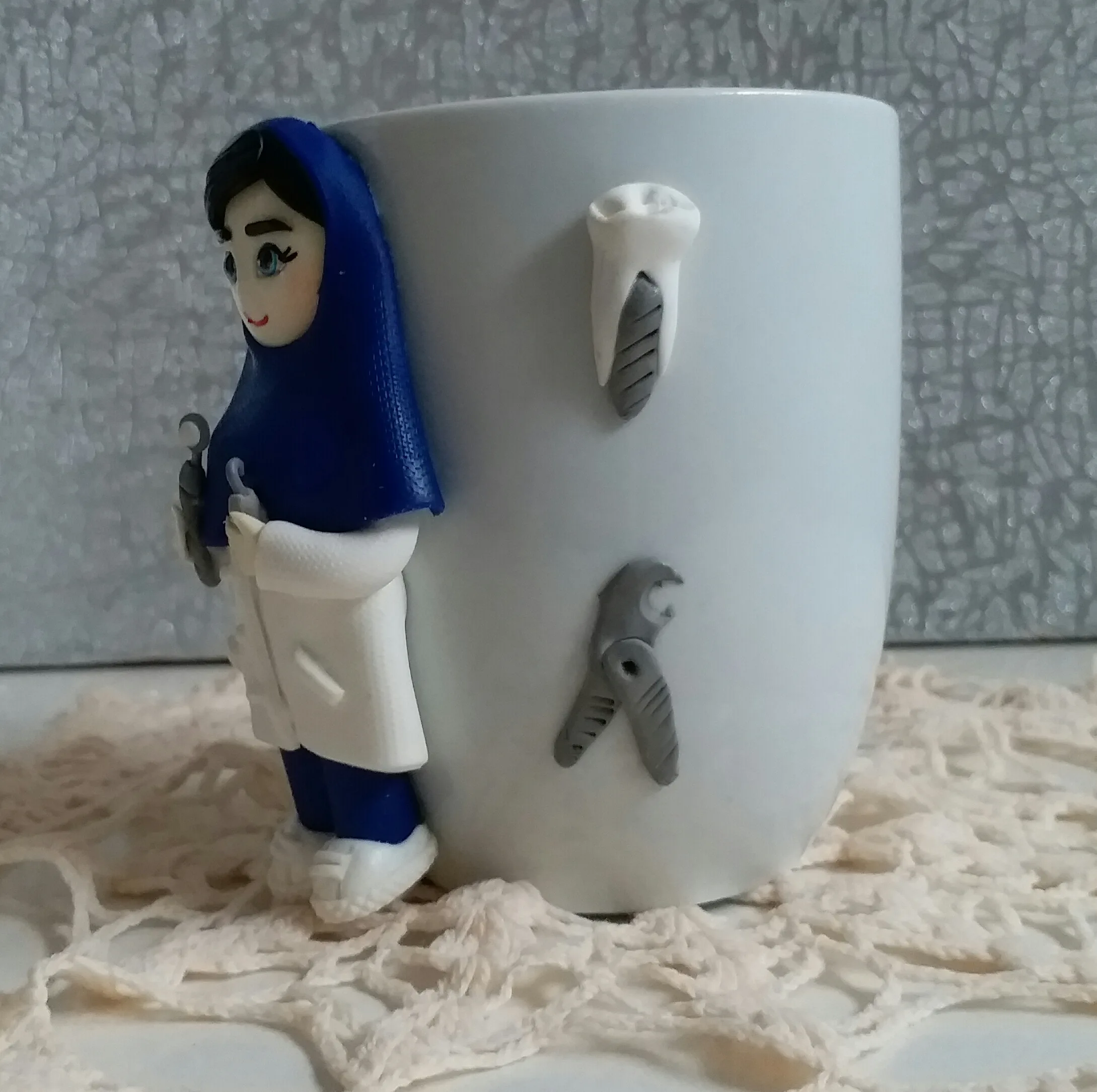 ماگ سرامیکی مدل دختر دندان پزشک کد 01042