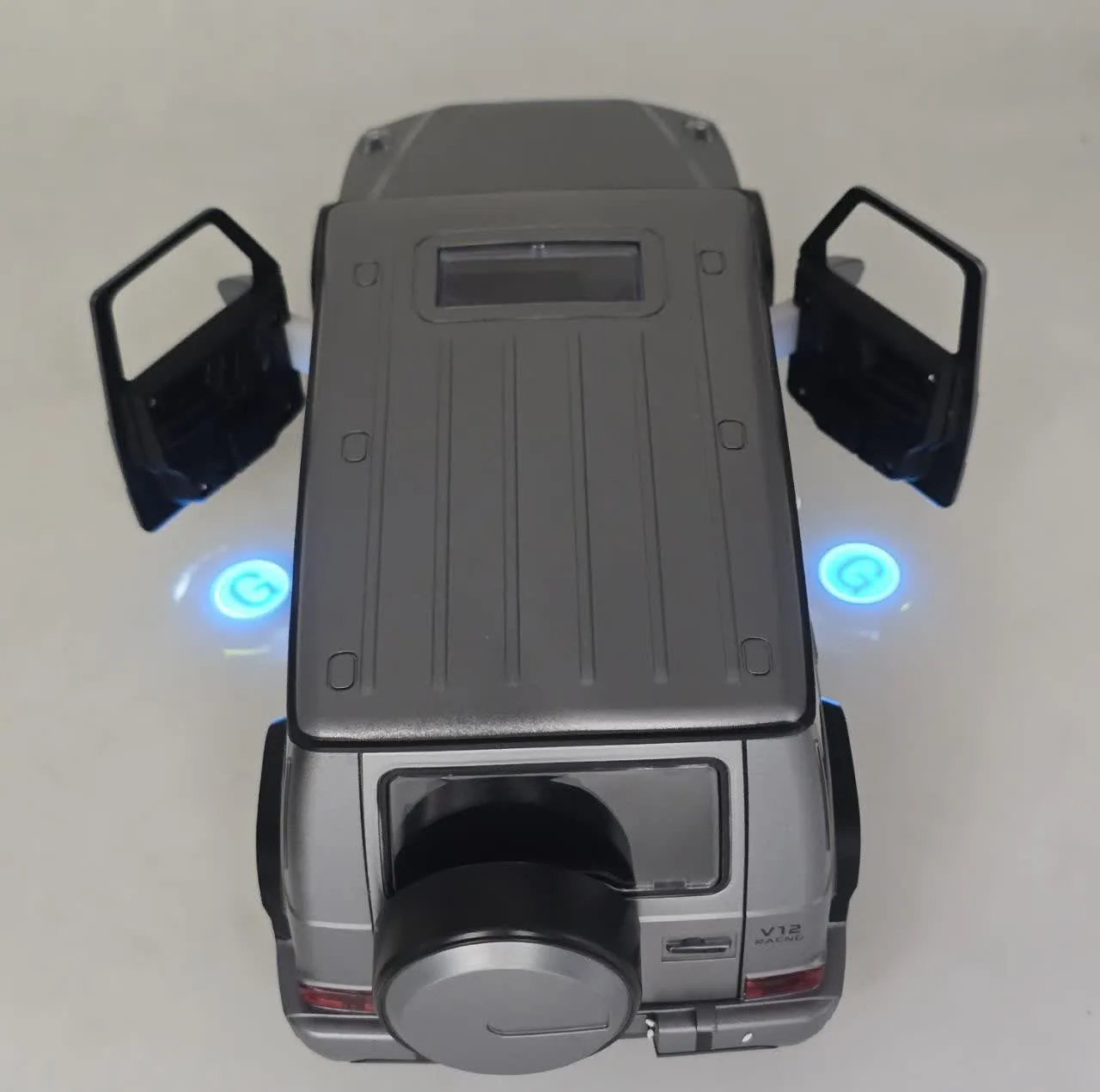 ماشین کنترلی سواری طرح بنز مدل G-Class Gesture Sensing با باتری شارژی، چرخهای لاستیکی و درهای بازشو از بغل