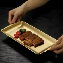 سینی سرو استیل مستطیل 22×14×1 سانتی‌متر مناسب فینگرفود، شیرینی‌خوری و رولت‌خوری با قابلیت شستشو با دست و ماشین ظرفشویی کد 22