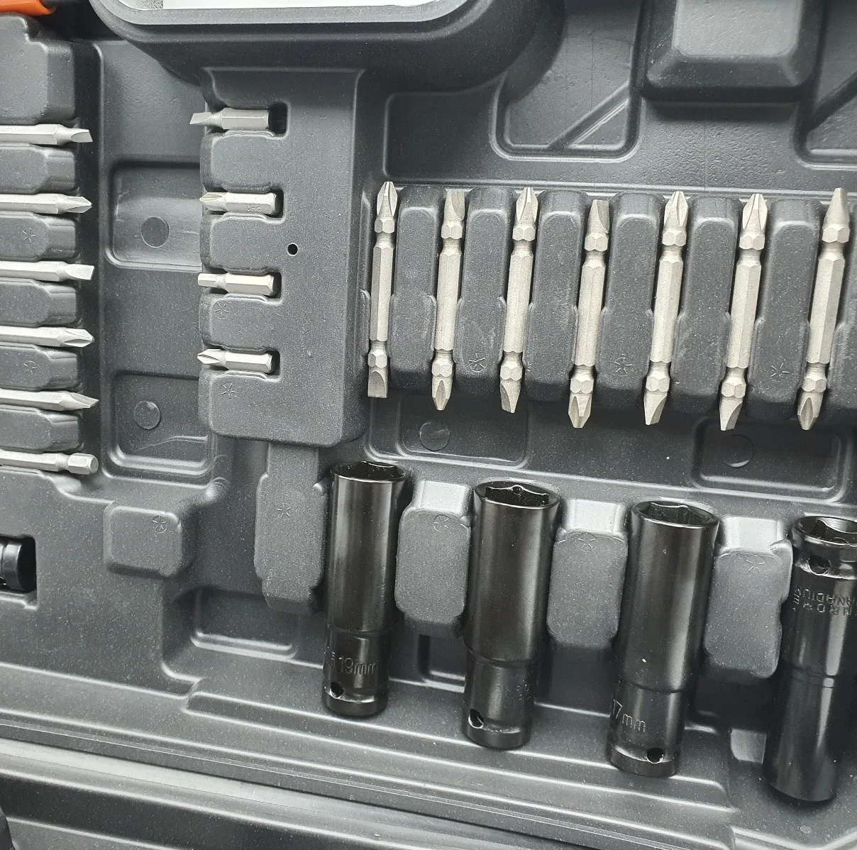 دستگاه بکس شارژی براشلس باس مدل 118V مجموعه 27 عددی