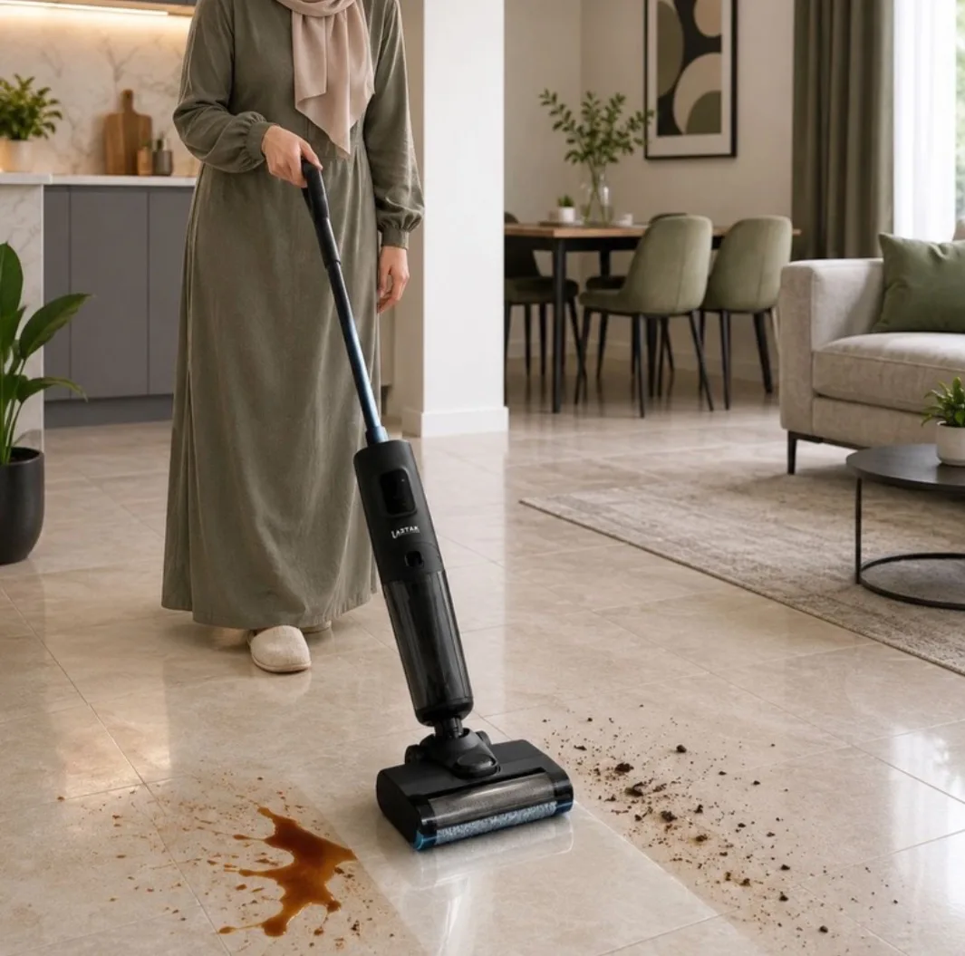 جارو شارژی عصایی و زمینشوی آزتک مدل AZ-8116، با قابلیت جاروکشی، شستوشو و تیکشی همزمان، خودکششی و خودتمیزشونده، دارای 2 مخزن مجزای 485 میلیلیتری
