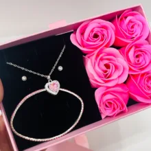 ست هدیه زنانه مدل قلب نگینی همراه باکس گل معطر و بگ همراه