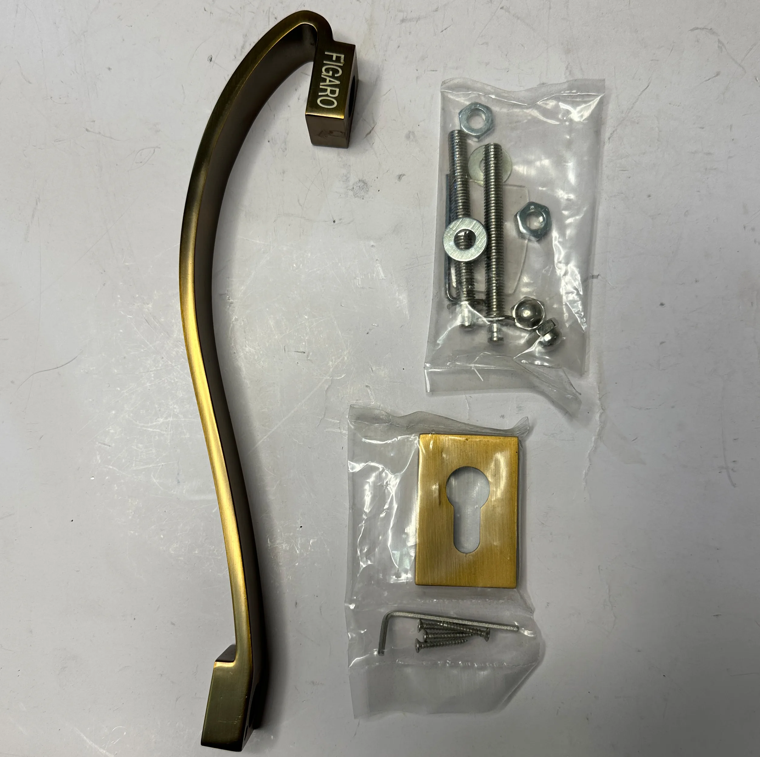 دستگیره حیاطی فیگارو مدل F110- AE کد A01391 به همراه رزت بسته دو عددی
