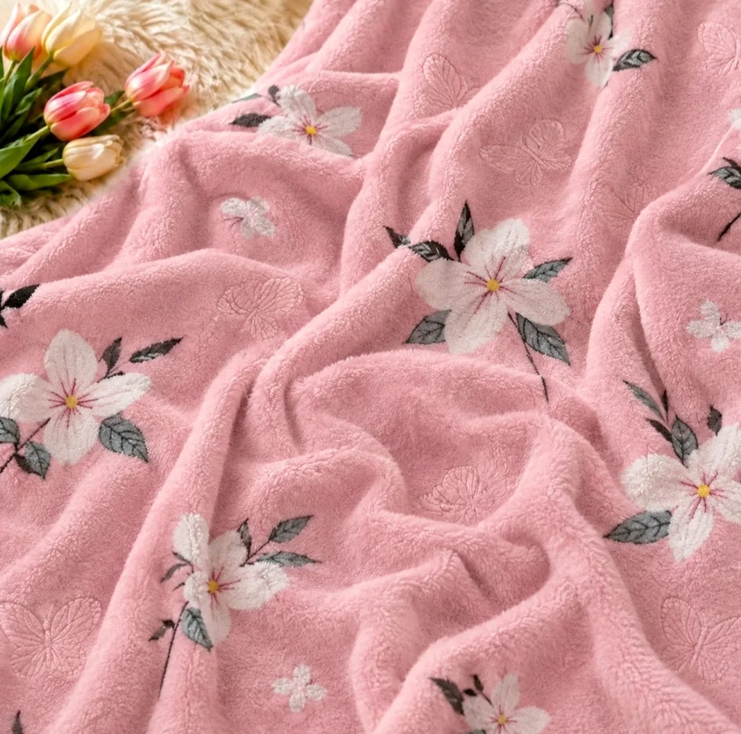 پتو مسافرتی 1 نفره طرح لیزری مدل گل و پروانه سایز 160×220 سانتی‌متر