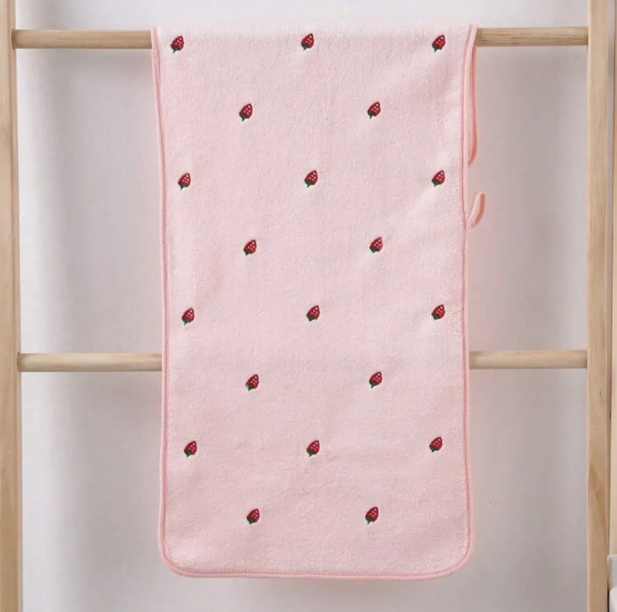 حوله حمام مدل Strawberry بسته ۲ عددی