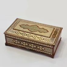 جعبه دستمال کاغذی خاتم کاری چوبی مدل کلبه ای لاله ای به همراه جعبه کارد و چنگال