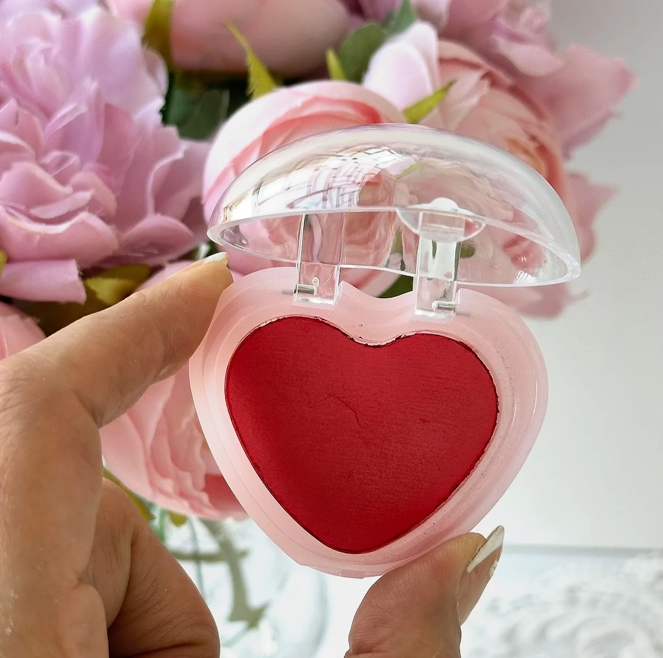 رژ گونه تکی کوین اند کوکو مدل Heart با شماره رنگ 5، رنگ پایه سرخابی، با جلوه مات و ماندگاری 12 ساعت، با پیگمنت بالا