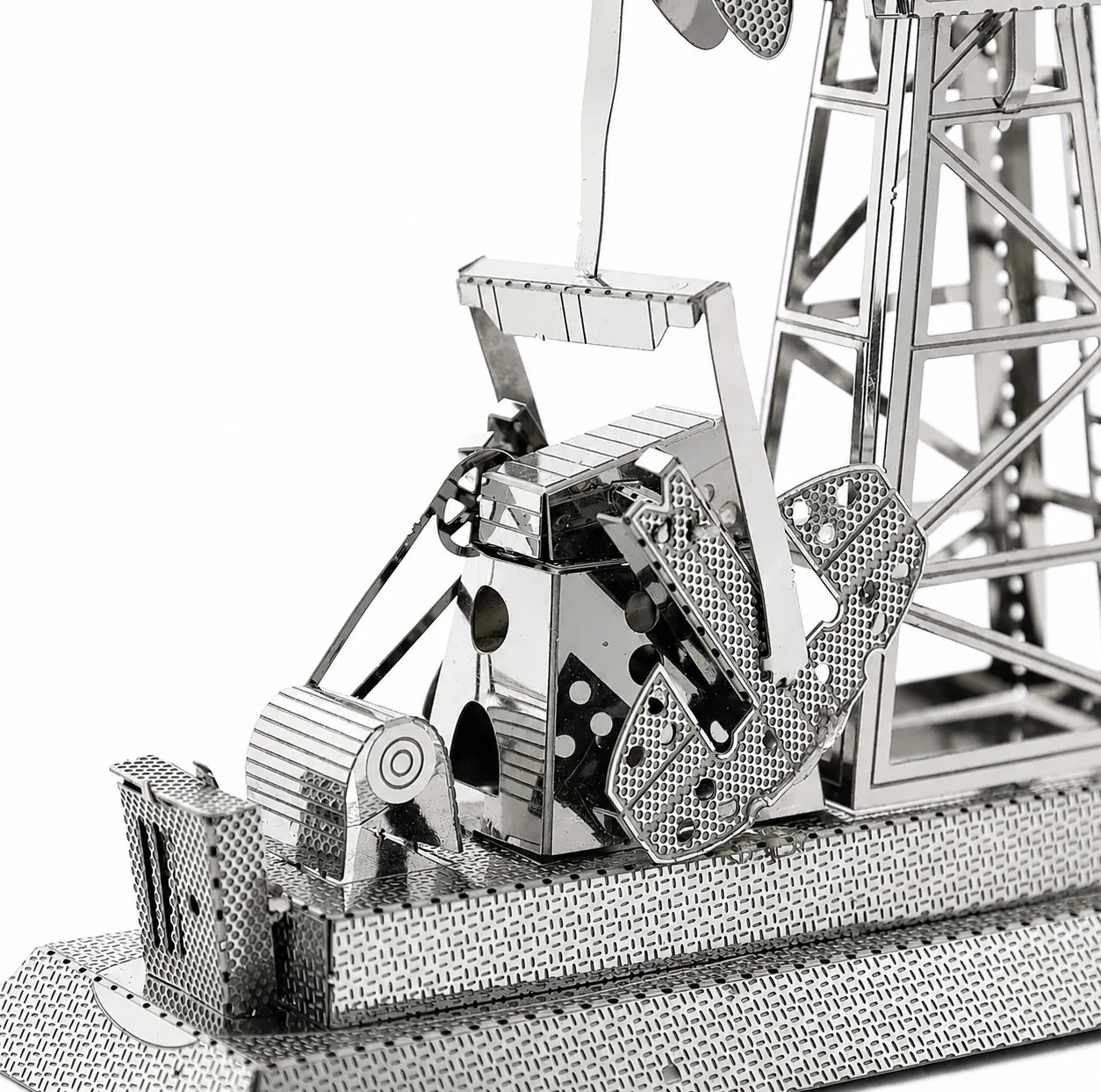 ساختنی 18 تکه آیرون استار مدل Oil Derrick