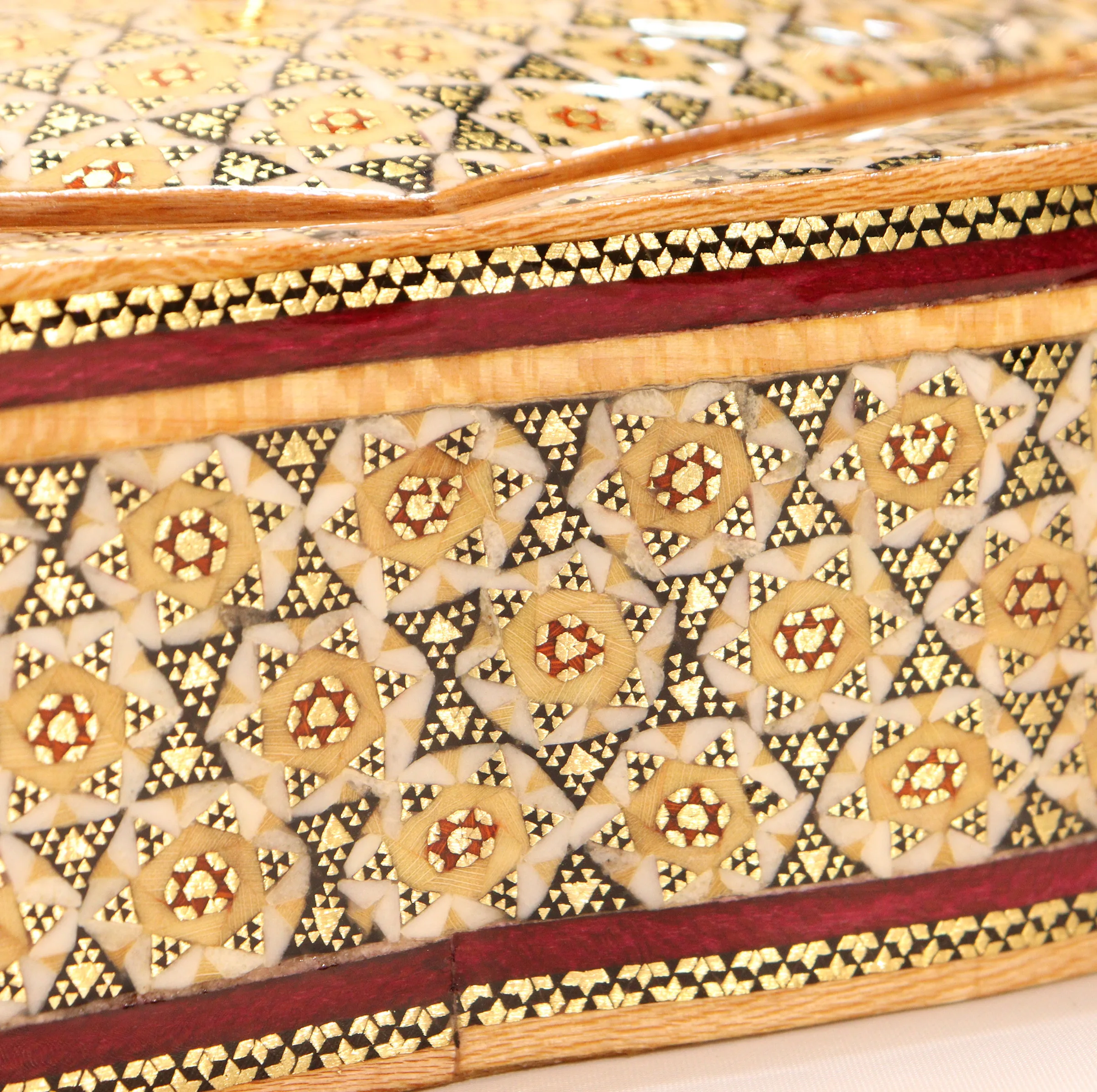 شکلات خوری خاتم کاری صنایع دستی فاخر مدل ممتاز 3 درب طرح گل و مرغ برجسته کد Gr3d26