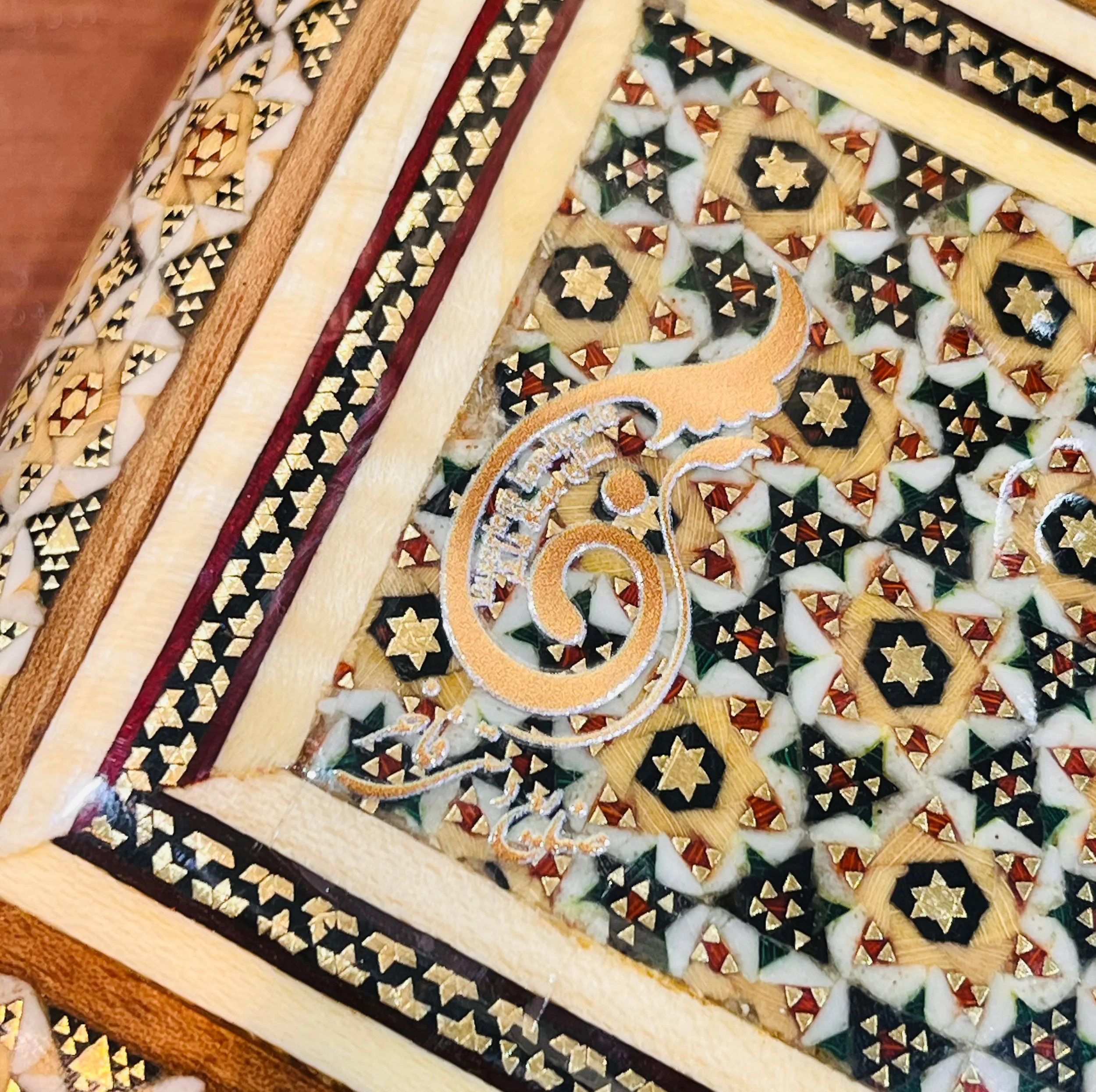 جعبه جواهرات خاتم کاری صنایع دستی فاخر  طرح خورشیدی کد FullHQGold14p10-2f3