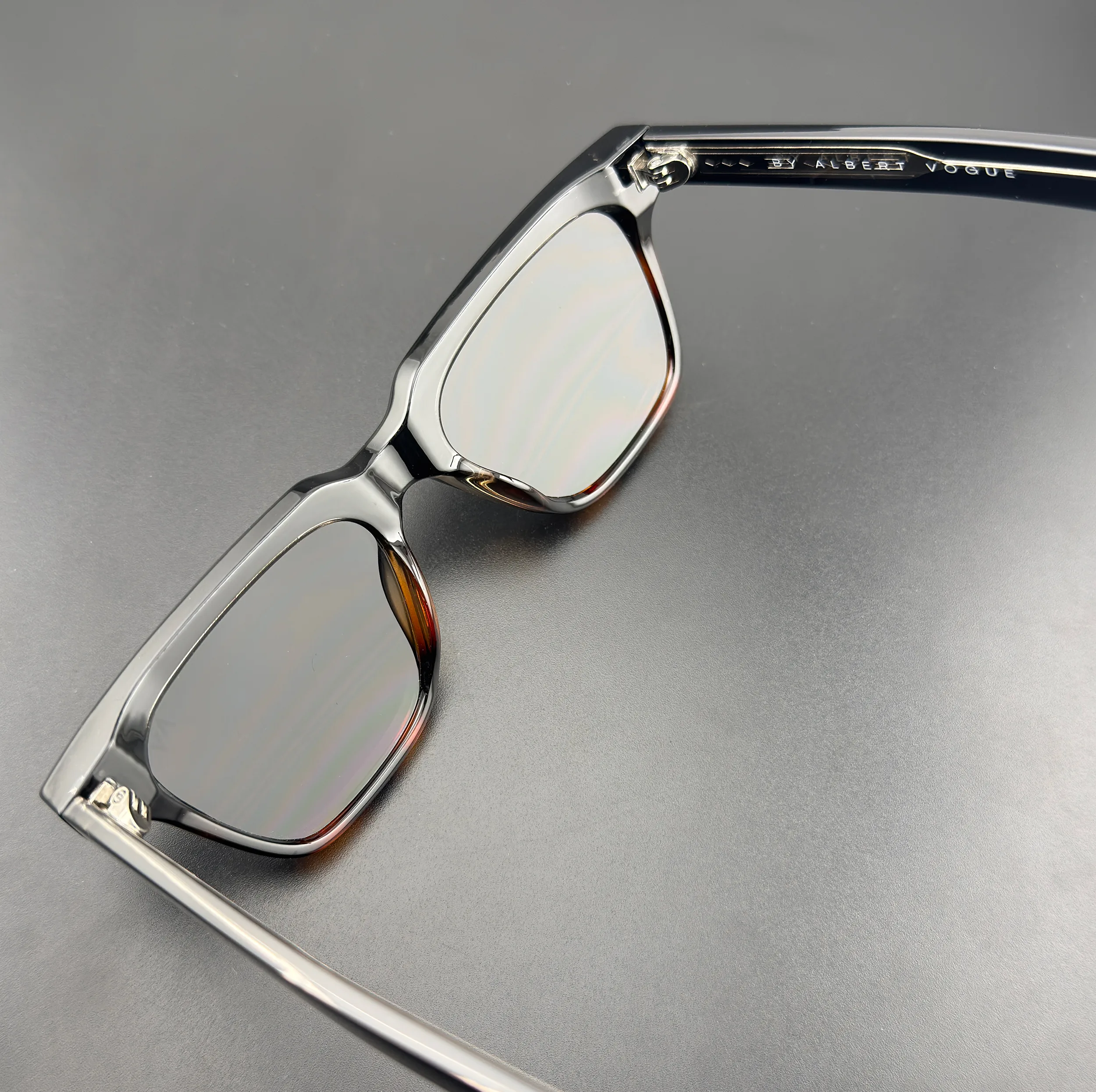 عینک آفتابی ویفرر (Wayfarer) آلبرت وگ مدل SZ8204 Tortoise Obsidian