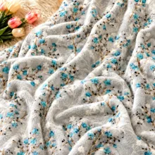 پتو مسافرتی 1 نفره طرح لیزری مدل گل ریز بهاری سایز 160×220 سانتی‌متر
