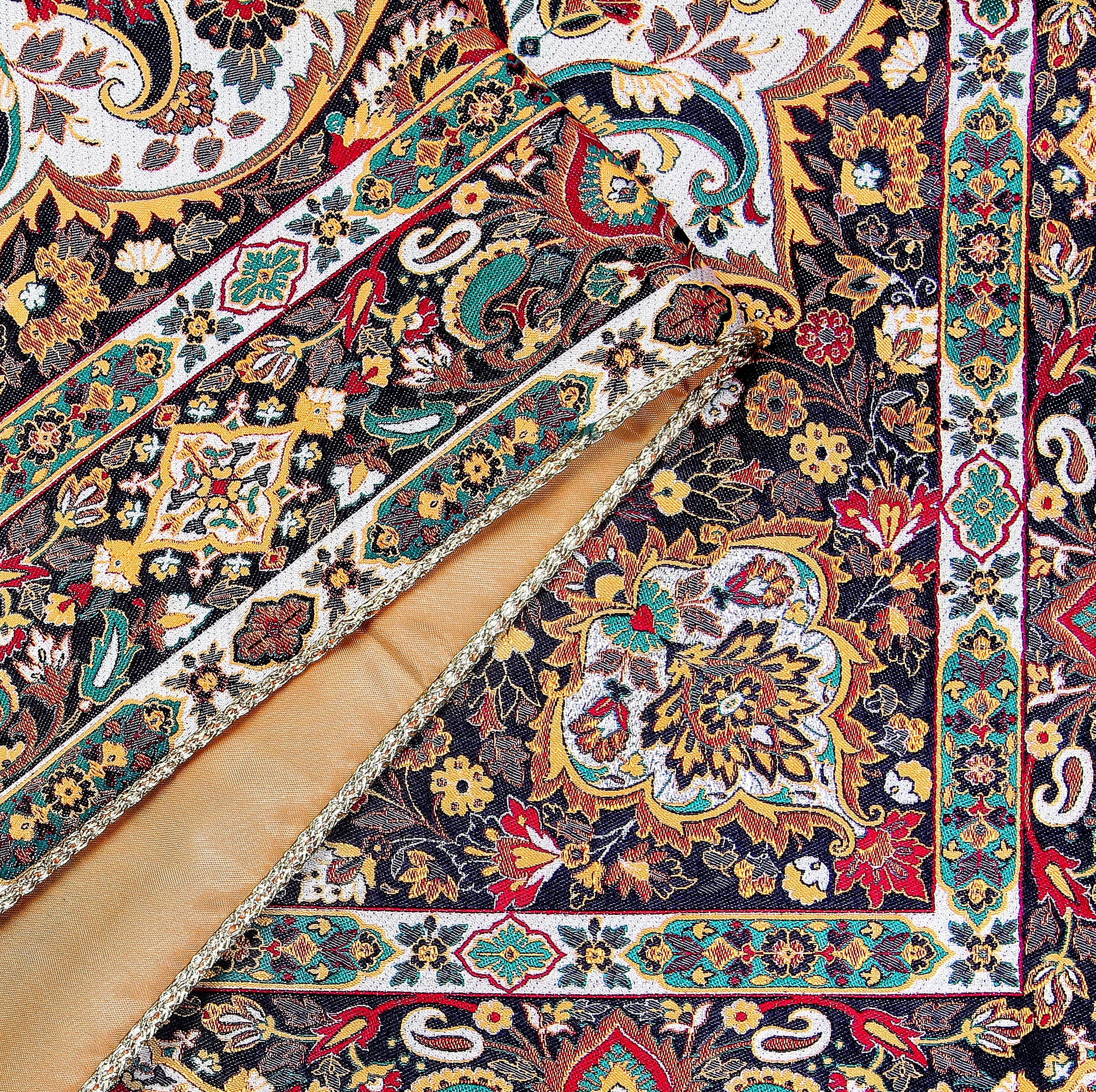 رومیزی ترمه عدل طرح باغ بهشت