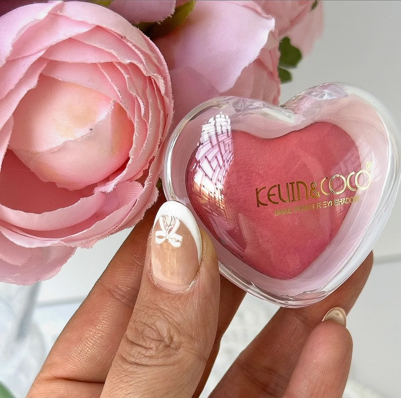 رژ گونه تکی کوین اند کوکو مدل Heart با شماره رنگ 1، جلوه مات و پیگمنت بالا، ماندگاری 12 ساعت