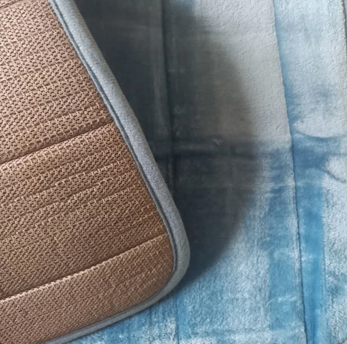 پادری مدل ترمزدار سایز 60*42 سانتی متر مناسب برای فضای داخلی