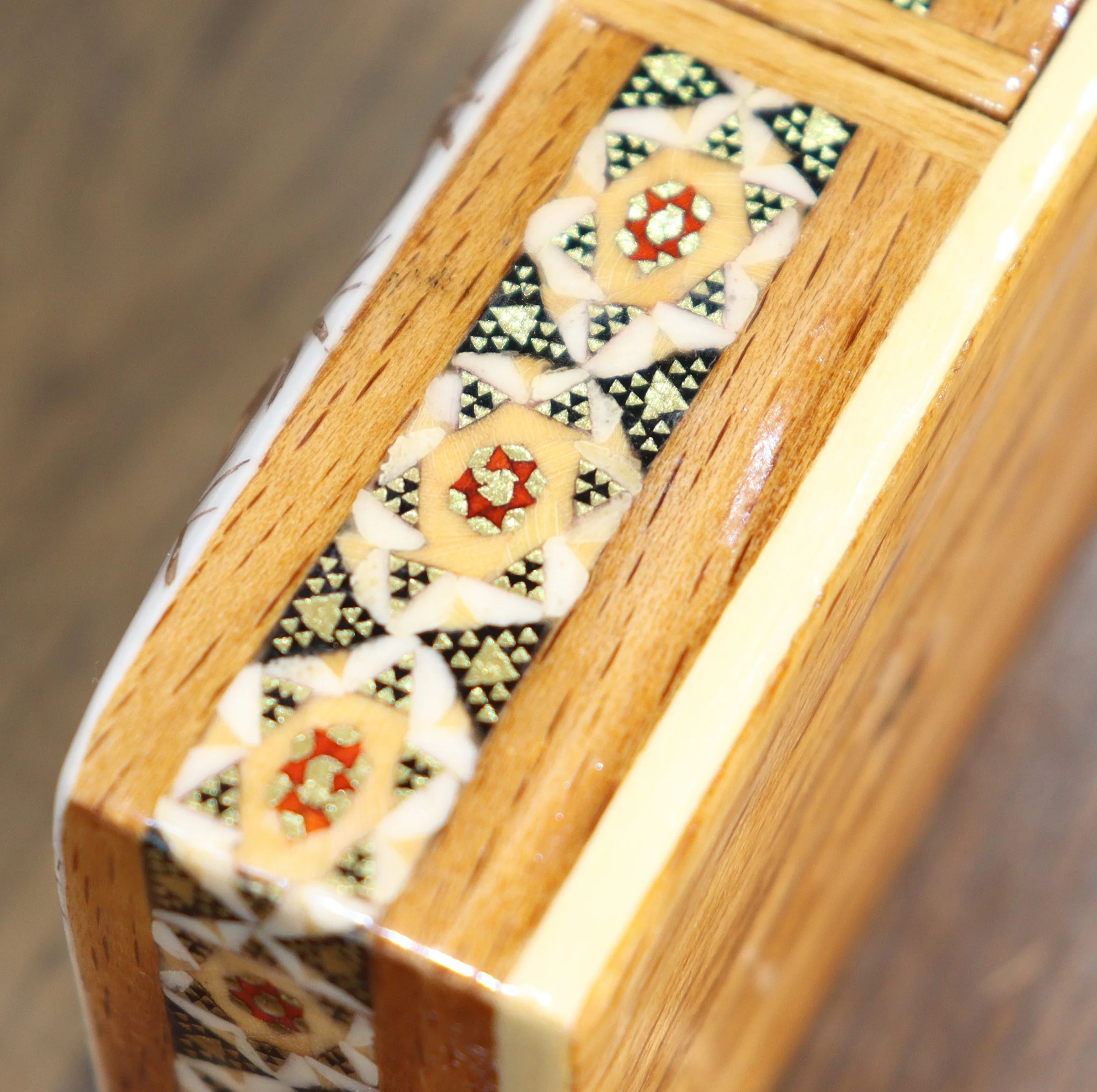 جا سکه ای خاتم کاری چوبی صنایع دستی فاخر مدل کشویی لبه گرد مینیاتور طرح گل و مرغ برجسته Br7p5