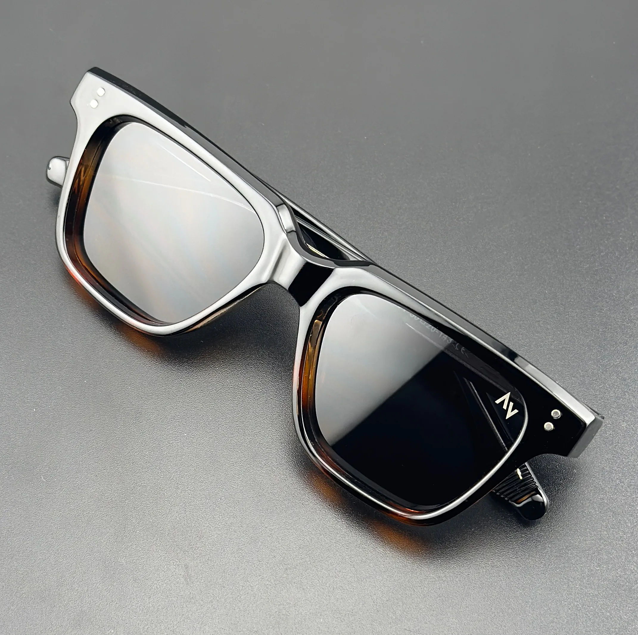 عینک آفتابی ویفرر (Wayfarer) آلبرت وگ مدل SZ8204 Tortoise Obsidian