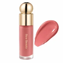 رژگونه مایع رر بیوتی مدل bliss حجم 8 میلی‌لیتر با پیگمنت بالا و جلوه براق، فاقد الکل و بدون تست حیوانی