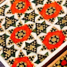 جا سکه ای خاتم کاری چوبی صنایع دستی فاخر مدل درب دار ممتاز طرح خورشیدی کد HQRdRect7p5