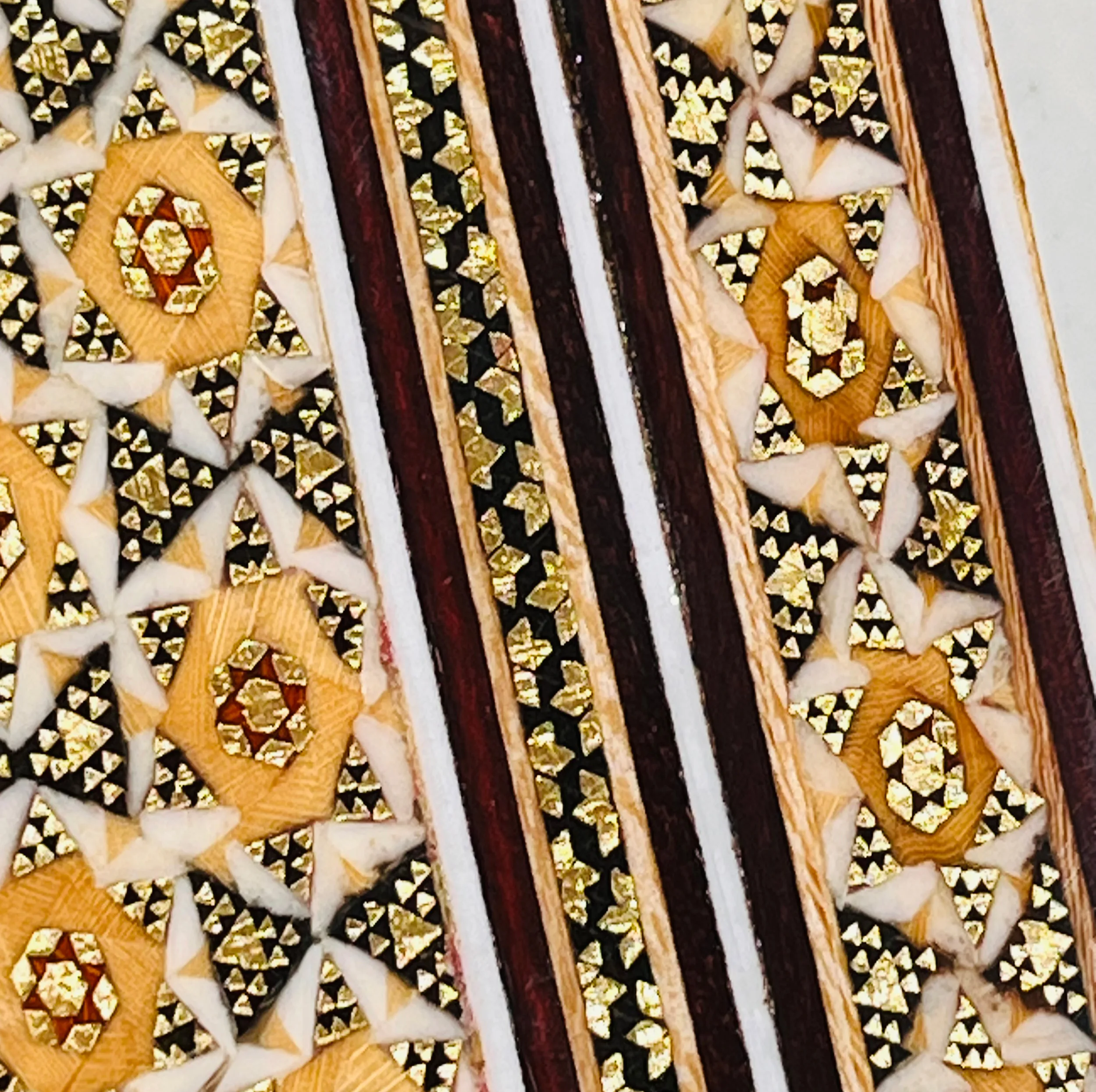 تابلو خاتم کاری چوبی صنایع دستی فاخر مدل ممتاز مضلع طرح سوره مبارکه چهار قل کد HQ53p43in4030-6f6