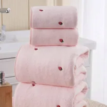 حوله حمام مدل Strawberry بسته ۲ عددی