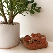 صندل دخترانه مدل باران طبی