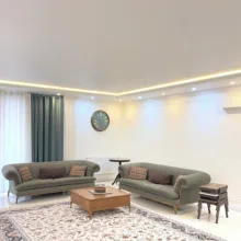 رنگ اکریلیک سفید ساختمانی خورشید فام مدل مات، بدون بو وزن 5 کیلوگرم مقاوم در برابر خراش