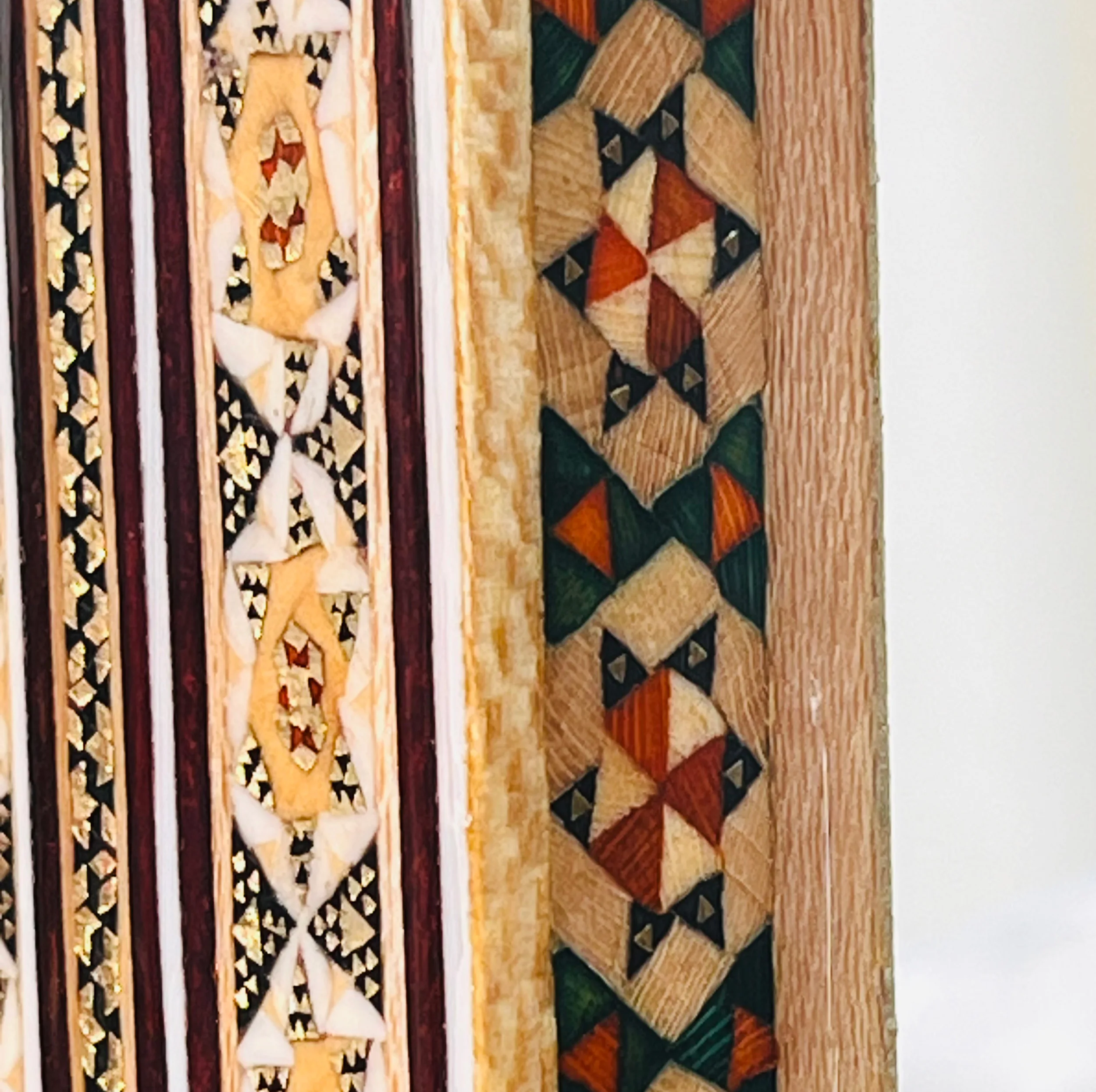تابلو خاتم کاری چوبی صنایع دستی فاخر مدل ممتاز مضلع طرح سوره مبارکه چهار قل کد HQ53p43in4030-6f6