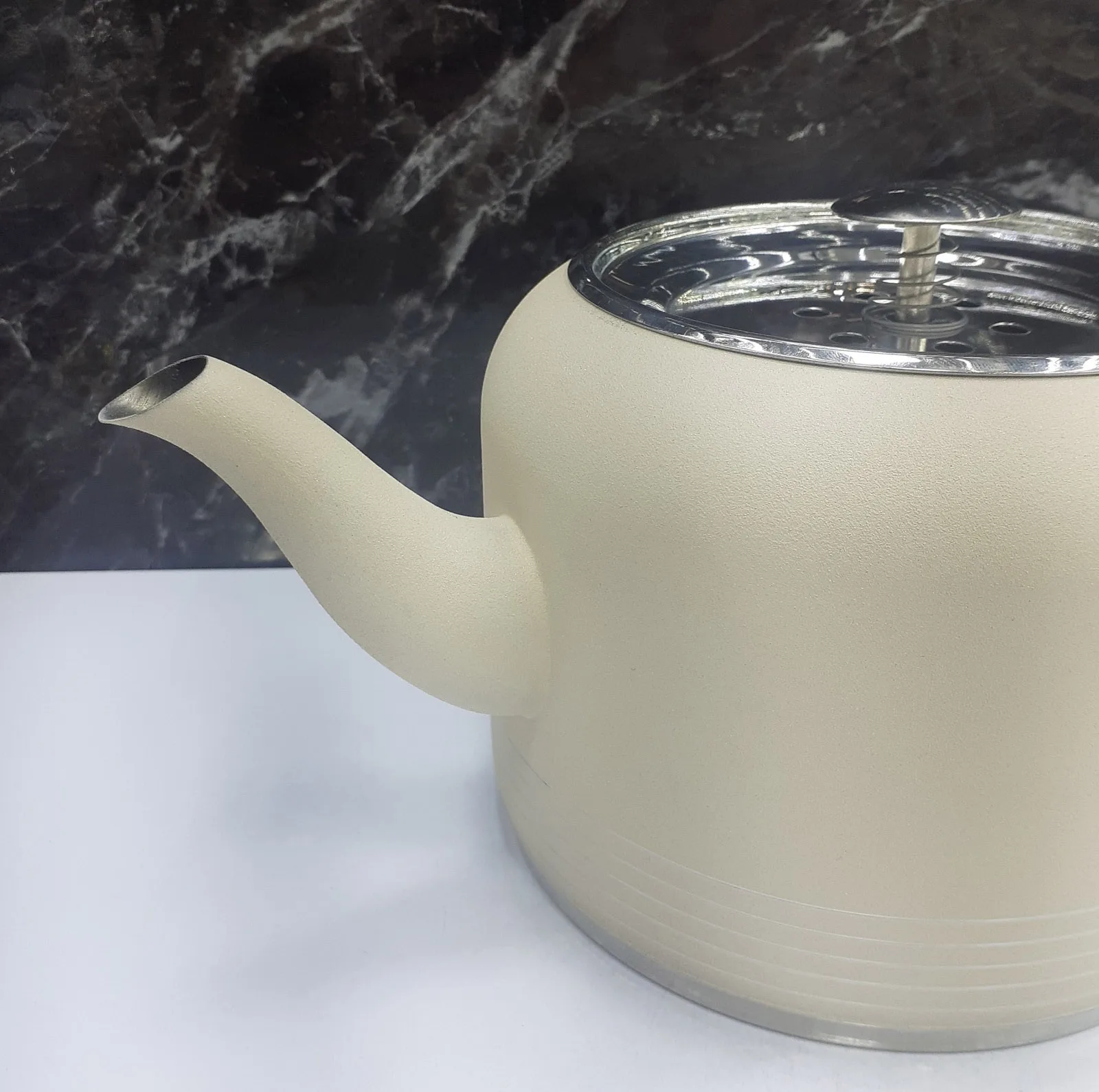 ست کتری و قوری نزاز مدل لوله دار طرح رنگی