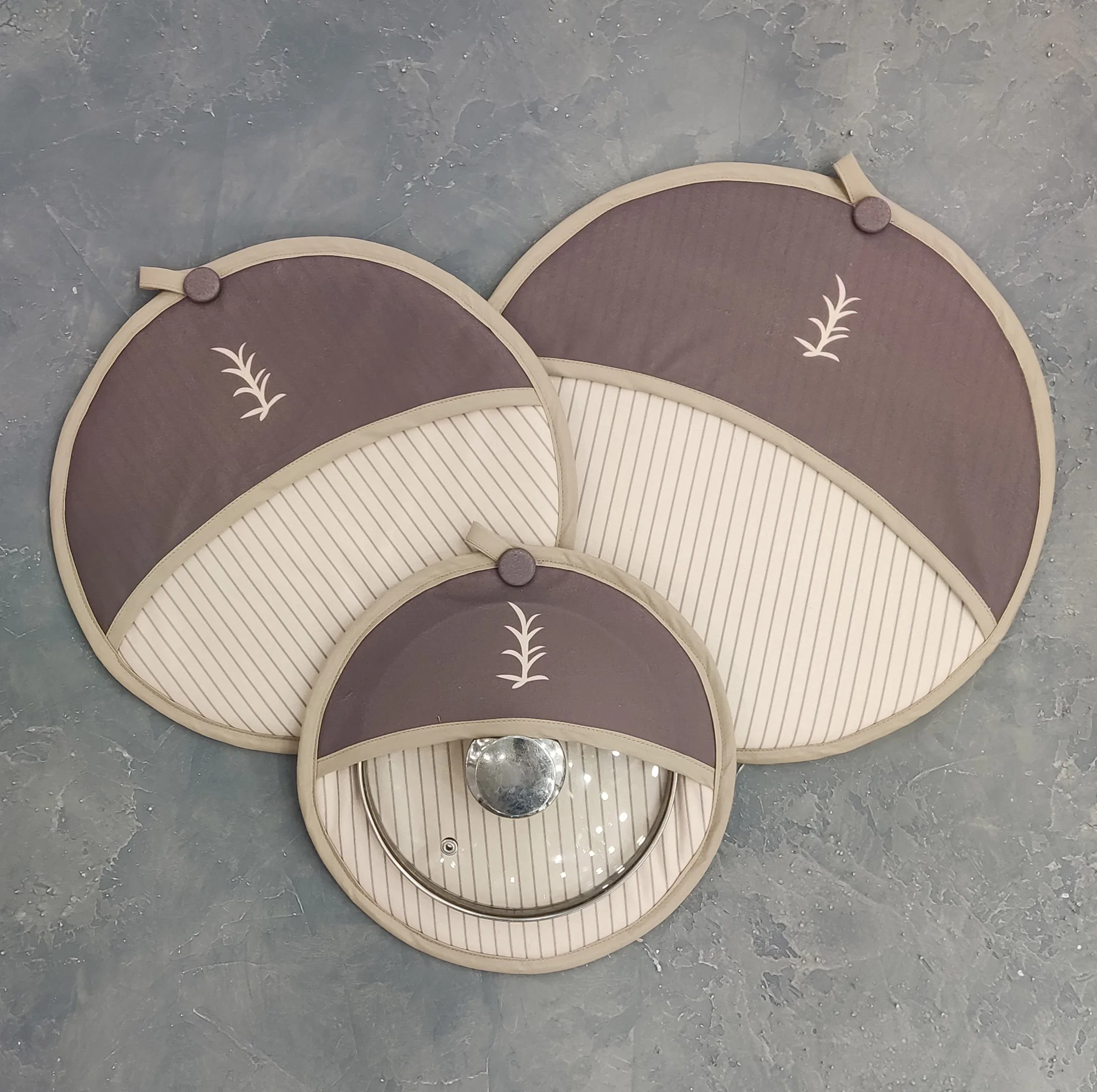 سرویس و ست لوازم پارچه ای آشپزخانه مدل سلمای مجموعه 15 عددی