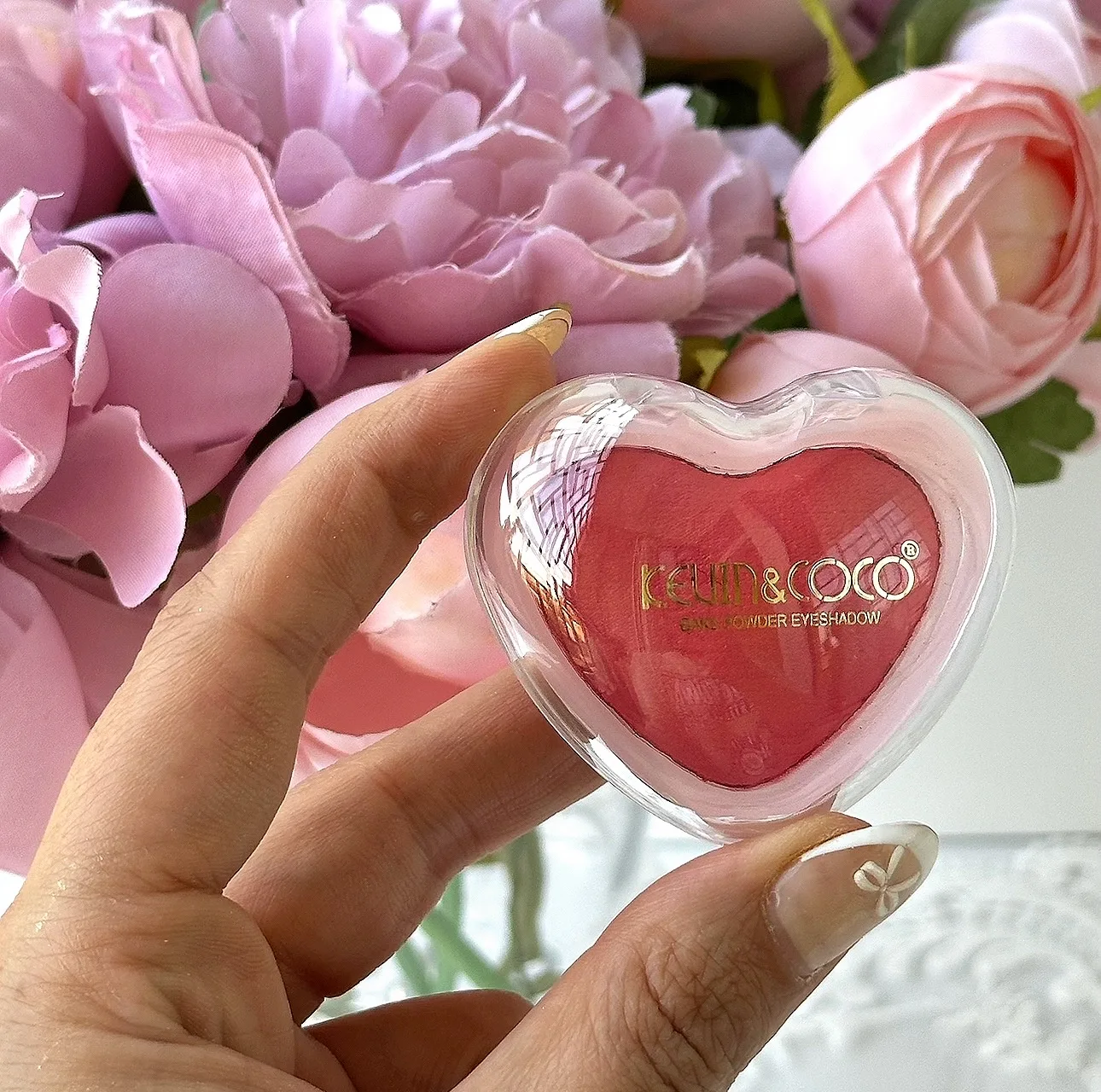 رژ گونه تکی کوین اند کوکو مدل Heart با شماره رنگ 5، رنگ پایه سرخابی، با جلوه مات و ماندگاری 12 ساعت، با پیگمنت بالا