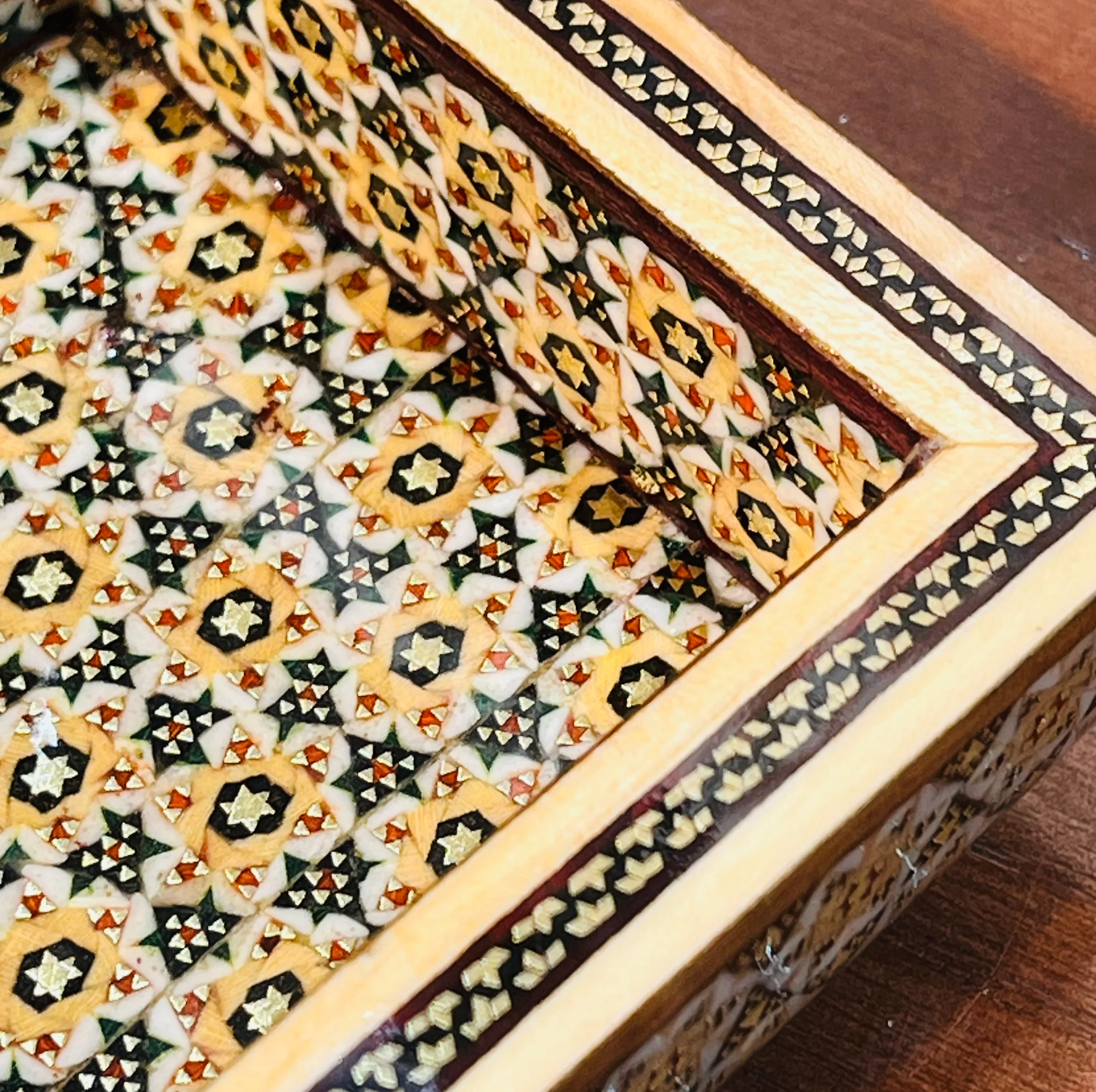 جعبه جواهرات خاتم کاری صنایع دستی فاخر  طرح خورشیدی کد FullHQGold14p10-2f3