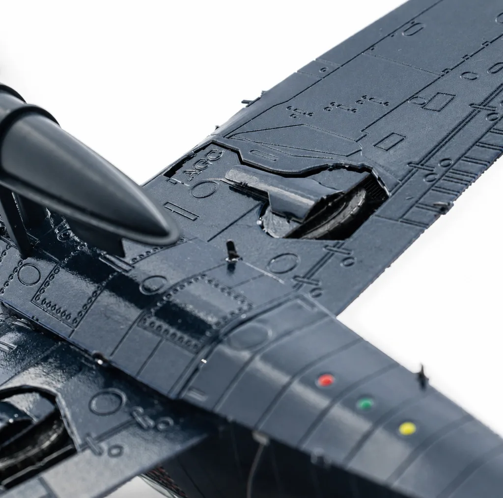 ساختنی 30تکه پیسکول مدل Grumman F6F Hellcat