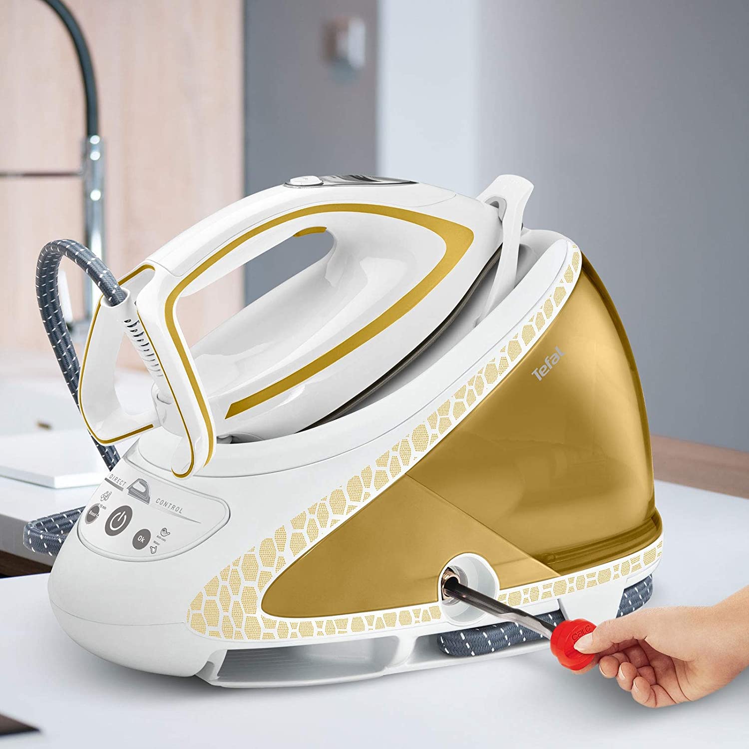 اتو مخزن دار تفال مدل GV9581