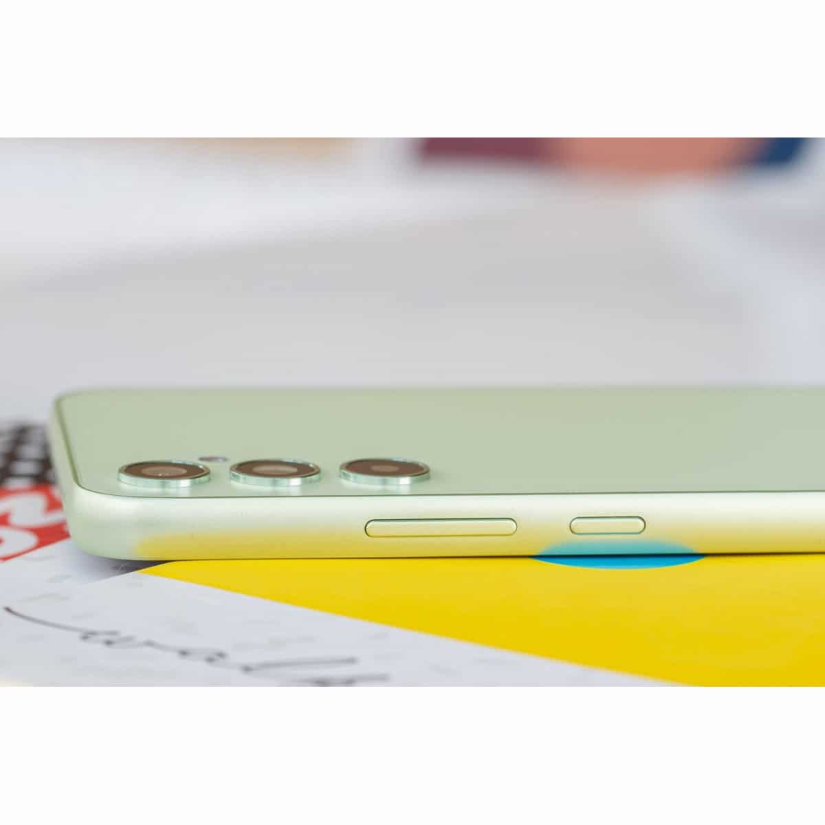 گوشی موبایل سامسونگ مدل Galaxy A34 5G دو سیم کارت ظرفیت 128 گیگابایت و رم 8 گیگابایت به همراه شارژر سامسونگ  - ویتنام